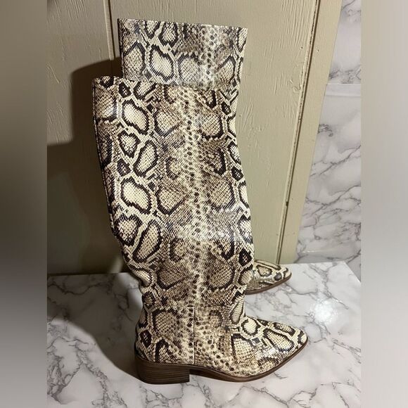 NEW Vince Camuto Beaanna Boots Tall Knee High Snake Embossed Leather Women Sz 7 - Picture 2 of 7